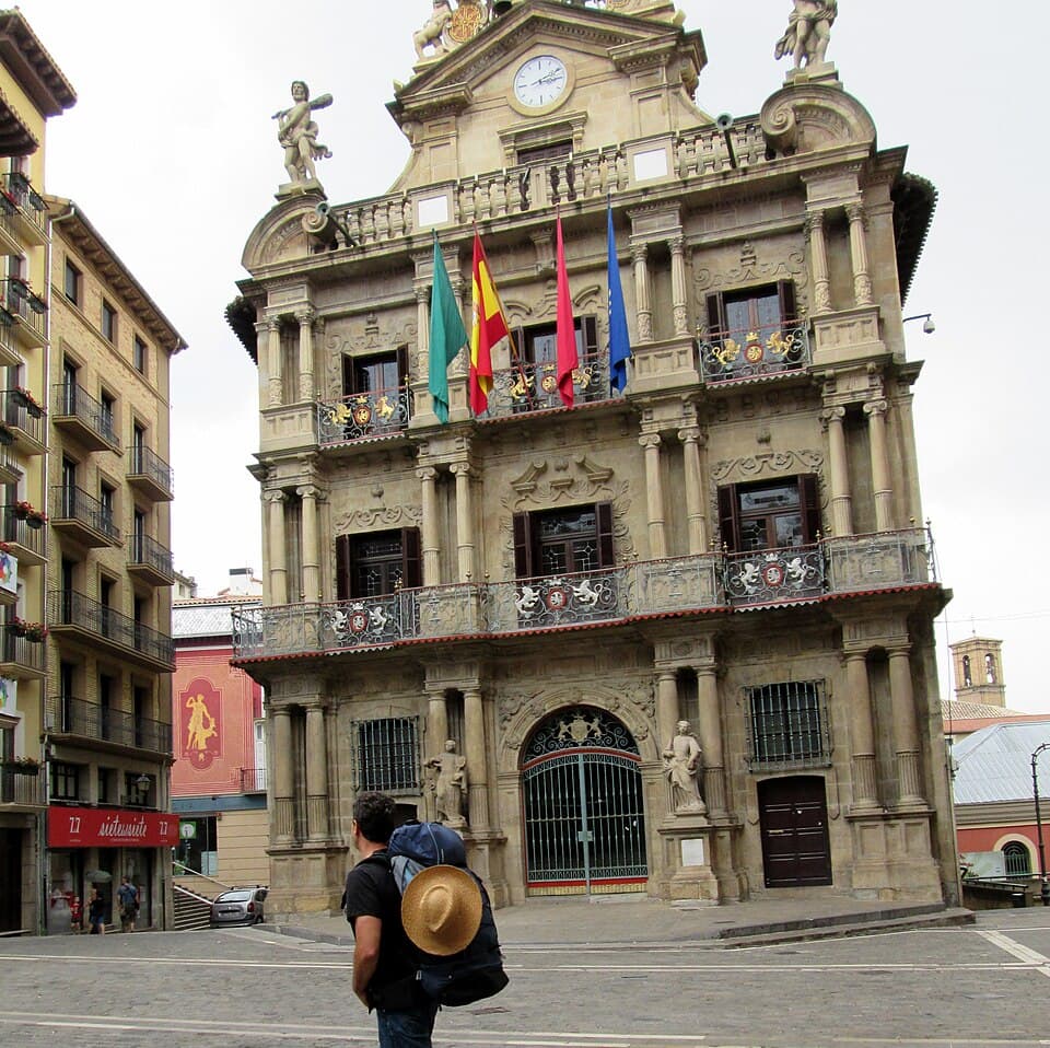 El escudo original de Pamplona regresa a la Casa Consistorial por el 603º aniversario del Privilegio de la Unión